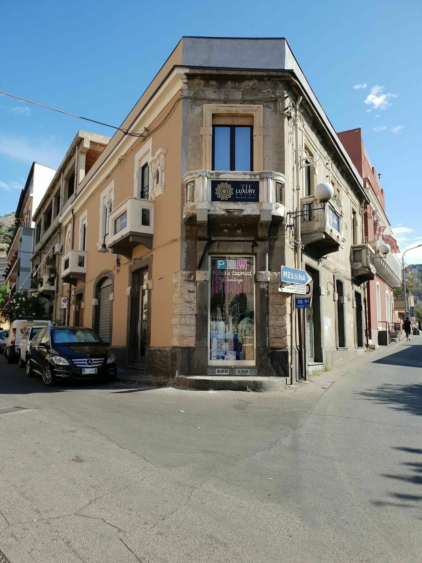 Th Luxury & Guest house